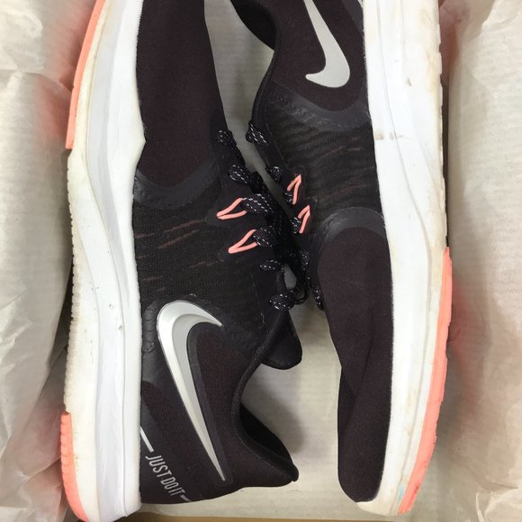 nike in season tr 8 burgundy